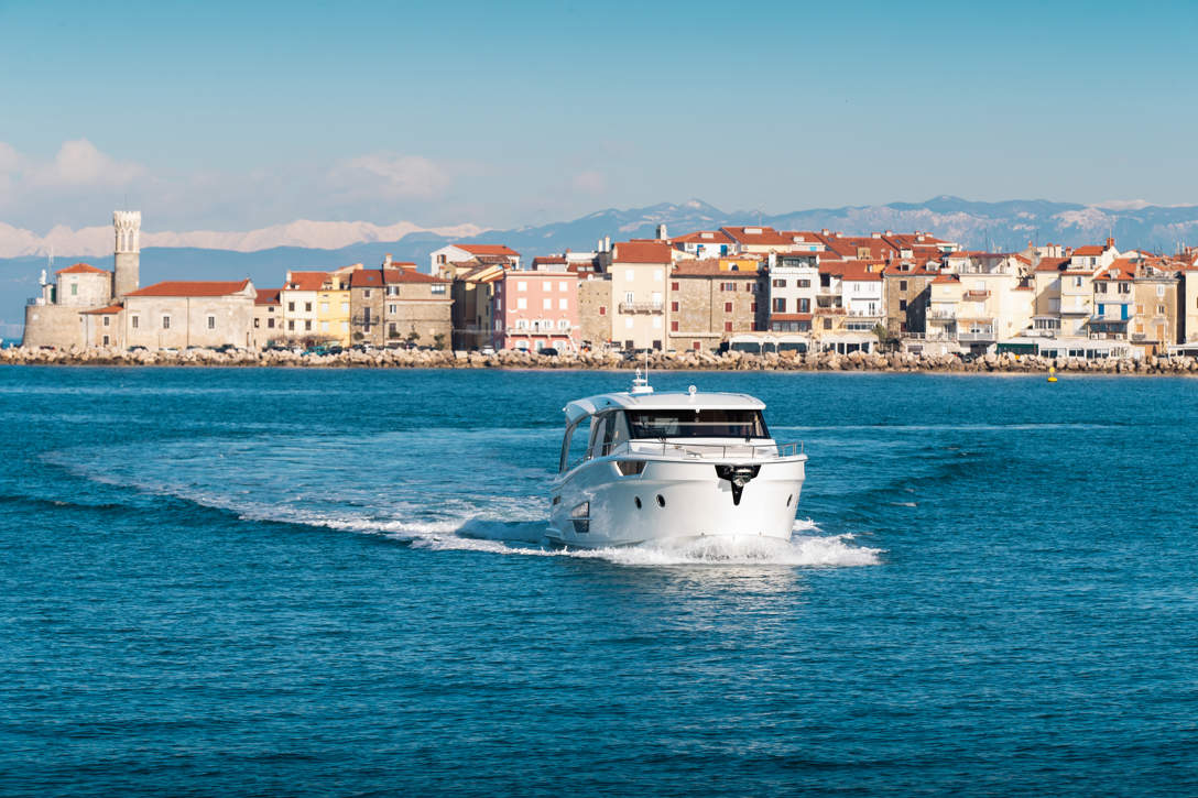 GL45COUPE Hybrid Ex Highres 6