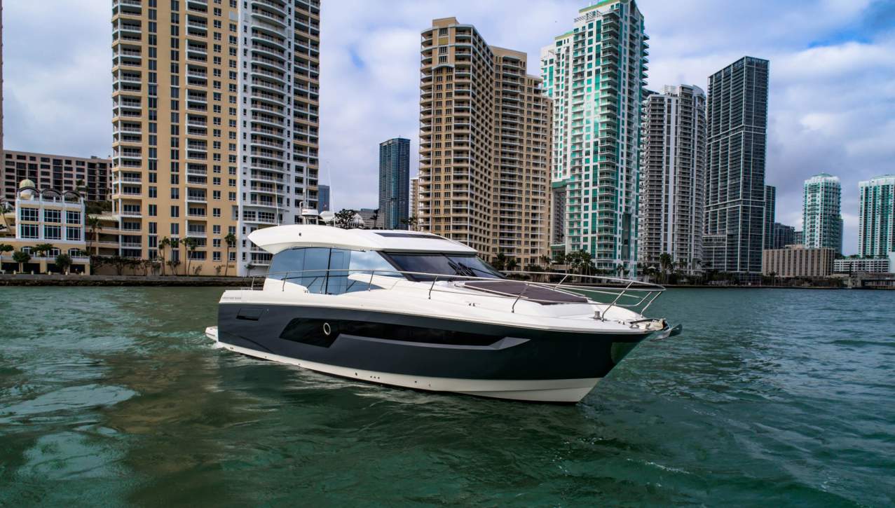 Prestige 520 S Exterior - 11.JPG