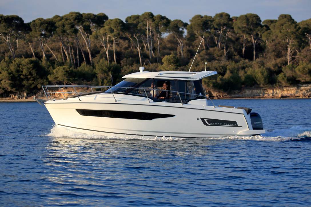 Jeanneau Merry Fisher 895 HB Exterior - 9.JPG
