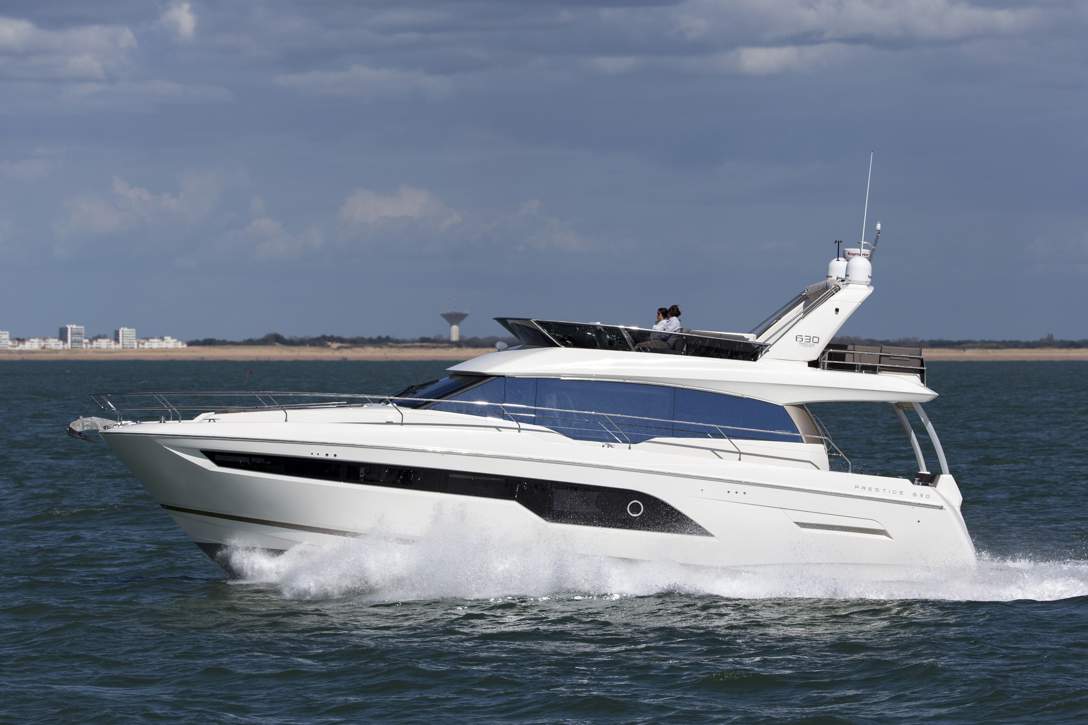 Prestige 630 Flybridge Exterior - 37.JPG