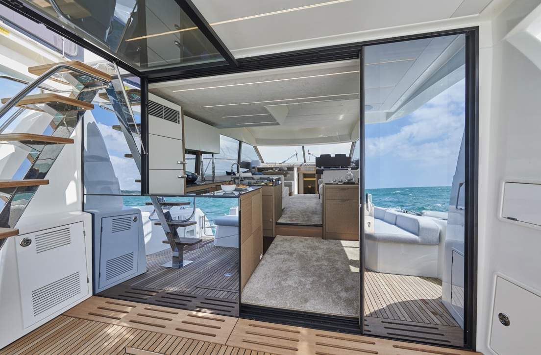 Prestige 590 Flybridge Interior - 13.JPG