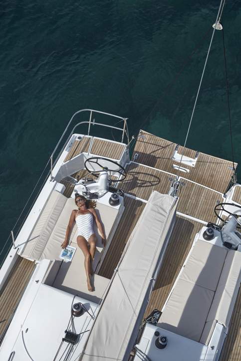 Jeanneau Sun Odyssey 490 Exterior - 15.jpg