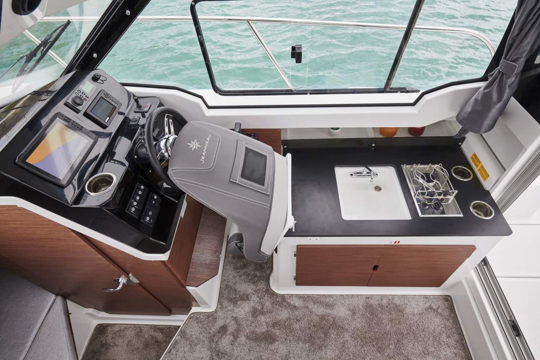 Jeanneau Merry Fisher 795 Serie 2 HB Interior - 13.JPG