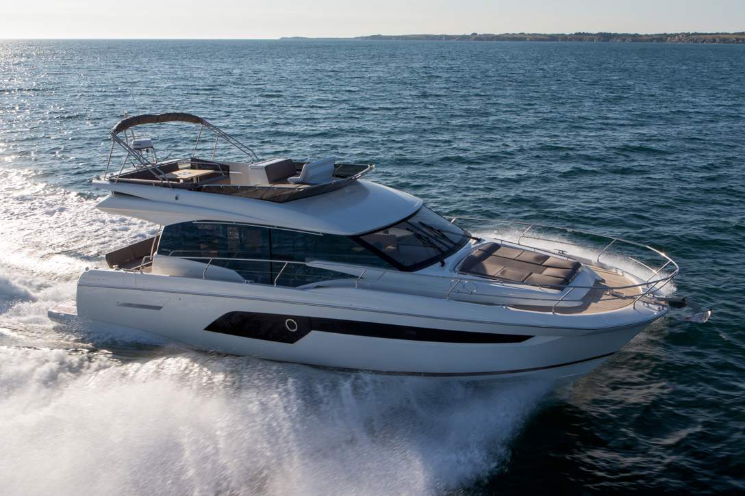 Prestige 520 Flybridge Exterior - 54.JPG