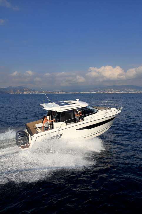 Jeanneau Merry Fisher 895 HB Exterior - 22.JPG