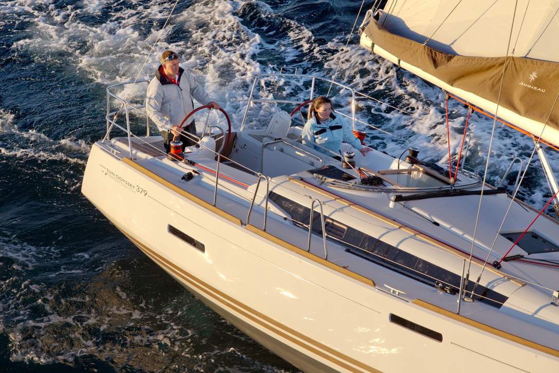 Jeanneau Sun Odyssey 389 Exterior - 17.jpg