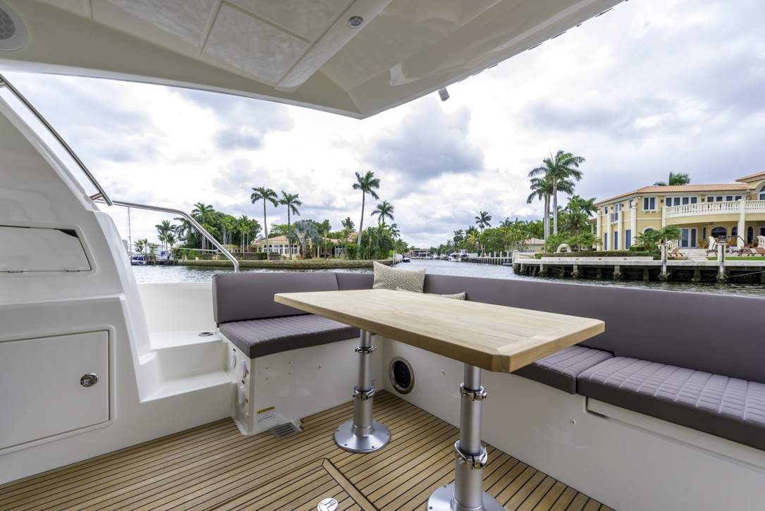 Prestige 460 Flybridge Interior - 24.JPG