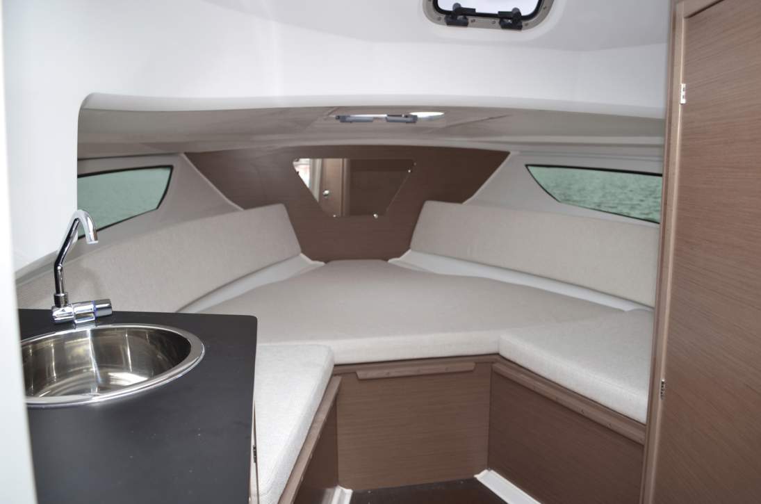 Jeanneau Cap Camarat 7.5 WA Serie 2 Interior - 5.JPG