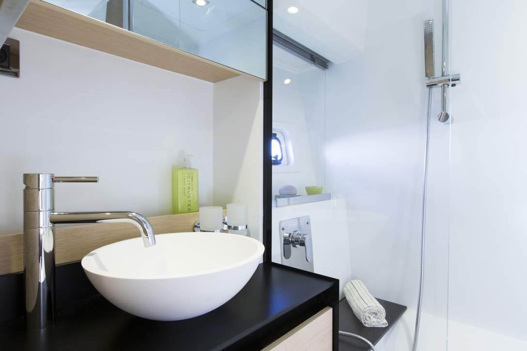 Prestige 420 Fly Interior - 38.JPG