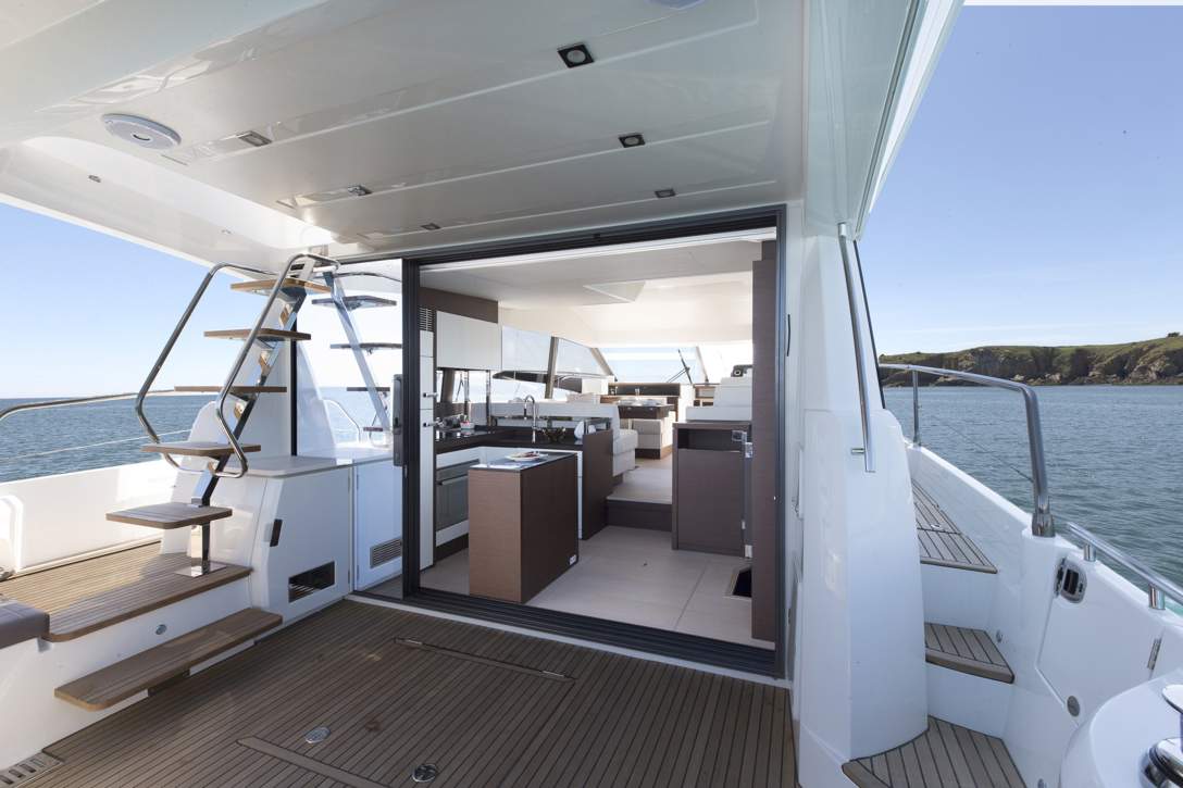 Prestige 520 Flybridge Exterior - 59.JPG