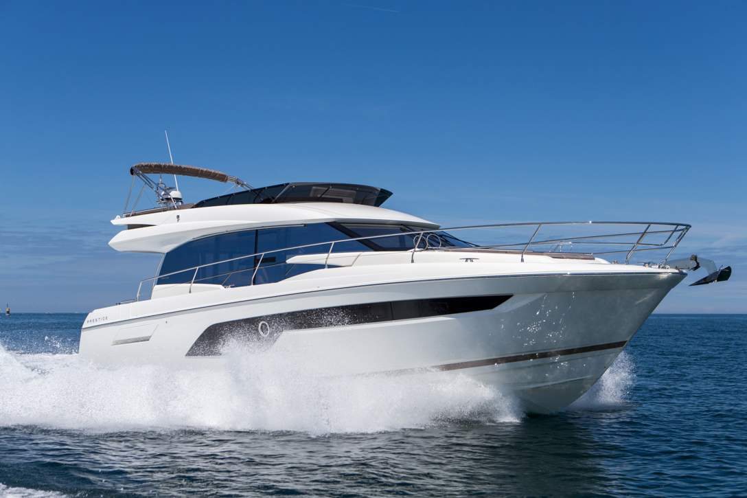 Prestige 520 Flybridge Exterior - 42.JPG