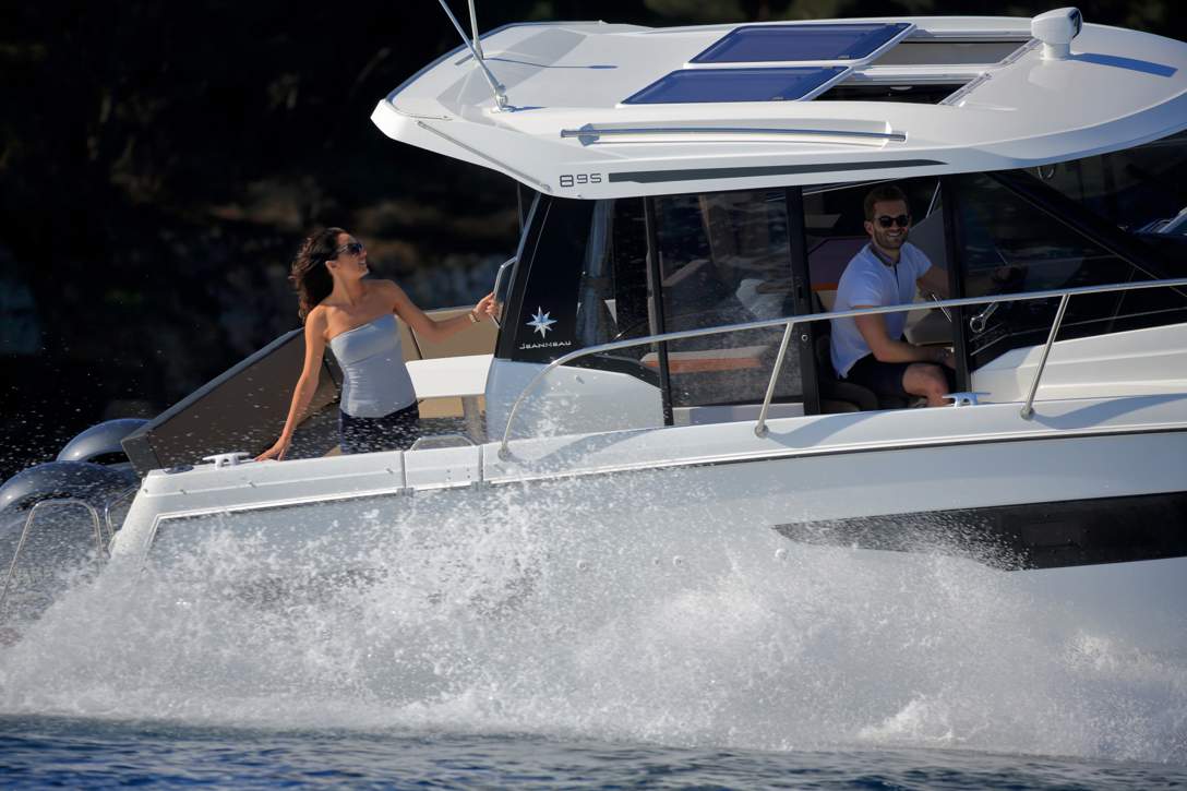 Jeanneau Merry Fisher 895 HB Exterior - 38.JPG