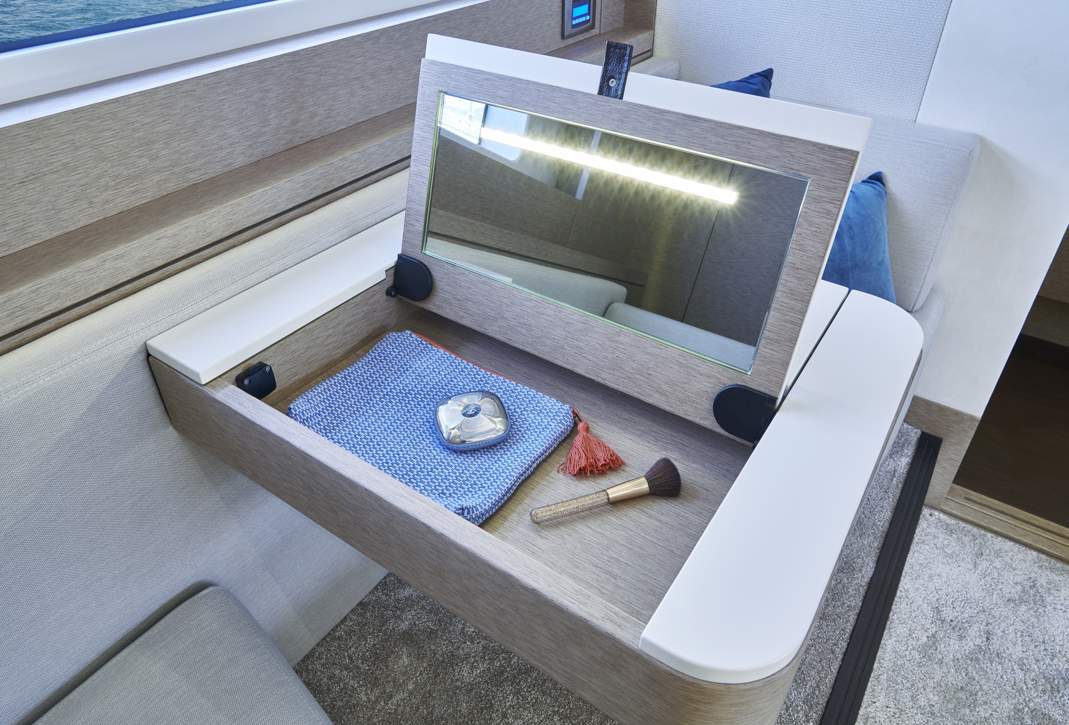 Prestige 590 Flybridge Interior - 33.JPG