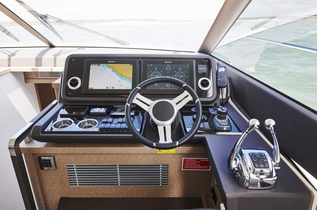 Prestige 590 Flybridge Interior - 48.JPG