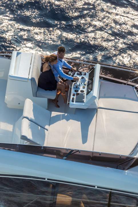 Prestige 590 Flybridge Exterior - 7.JPG