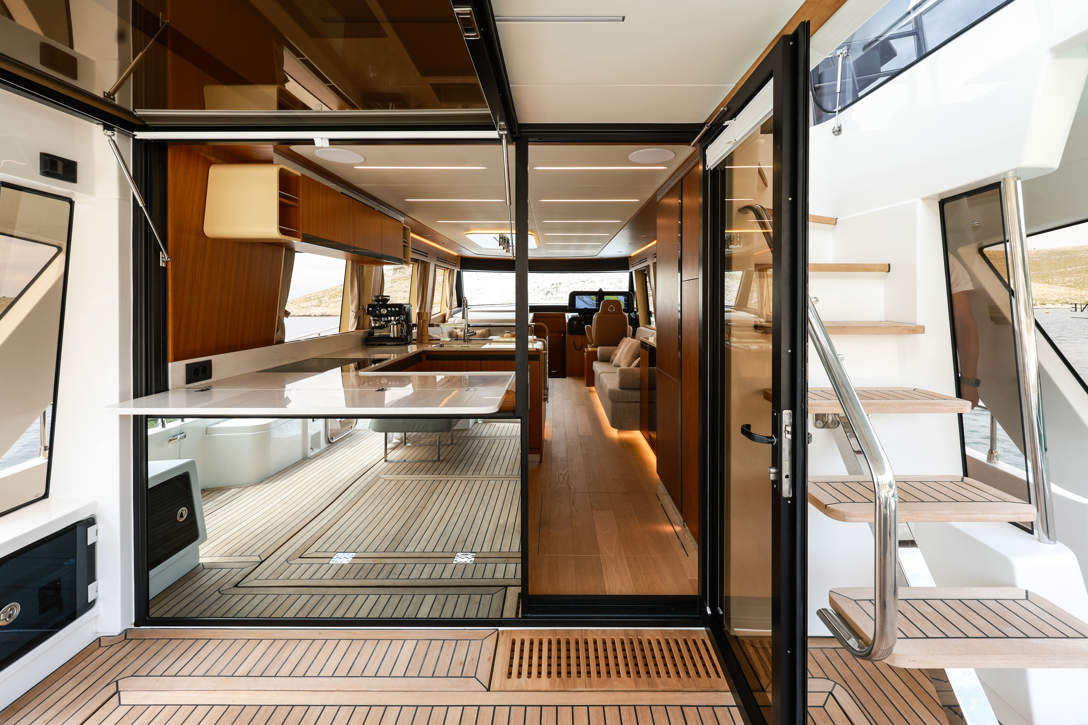 GL58 Fly Interior 2