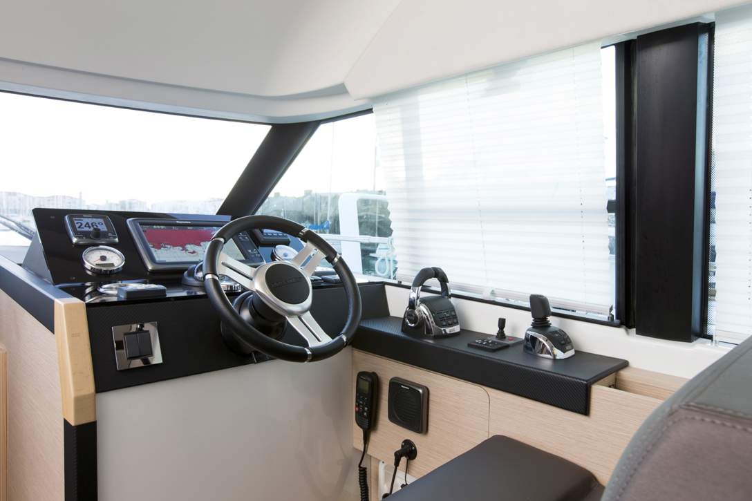 Prestige 420 Fly Interior - 41.JPG