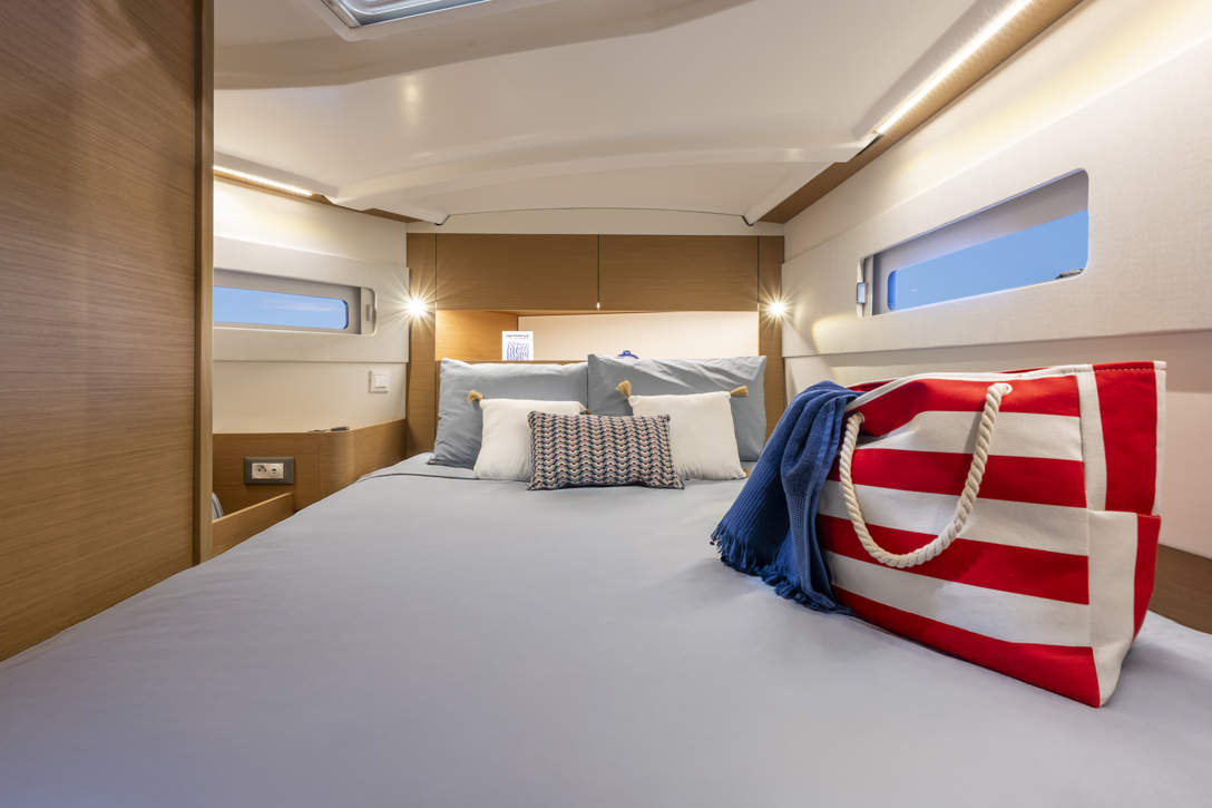 SUN ODYSSEY 415 INTERIOR (3)