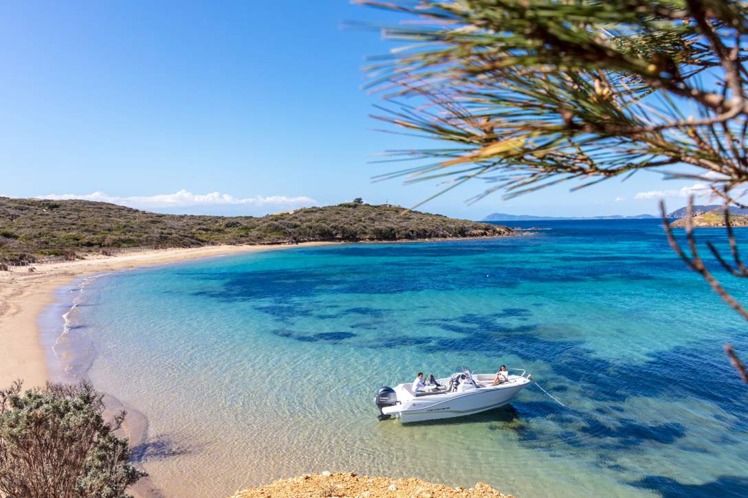 Jeanneau Cap Camarat 6.5 CC Serie 3 Exterior - 20.JPG