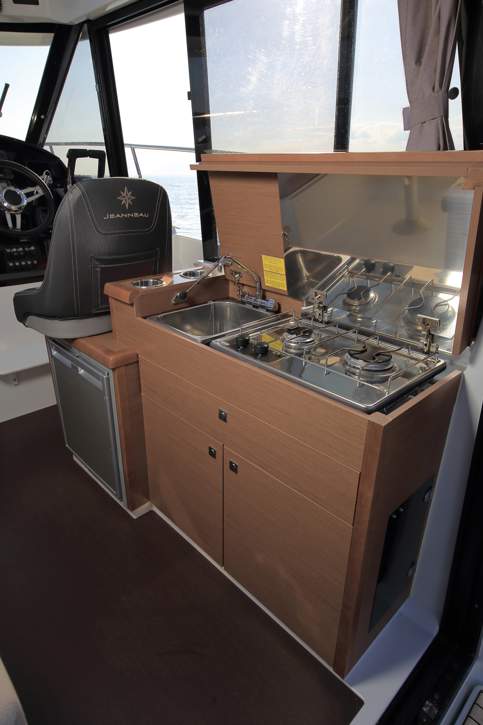Jeanneau Merry Fisher 895 HB Interior - 2.JPG