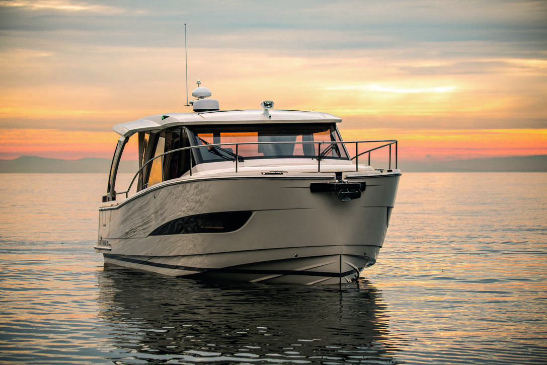 Greenline 39 Evening Sun Front View