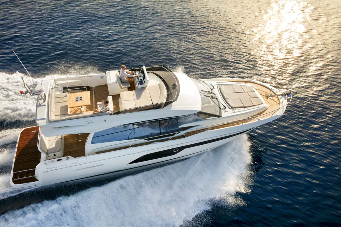 Prestige 520 Flybridge Exterior - 9.JPG