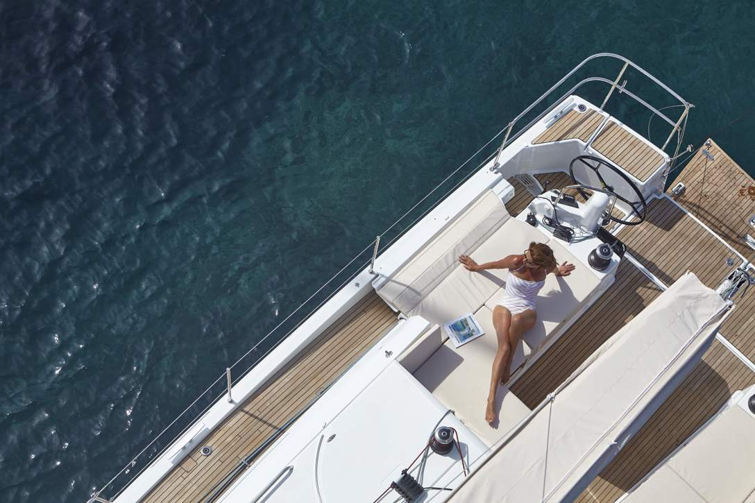 Jeanneau Sun Odyssey 490 Exterior - 9.jpg