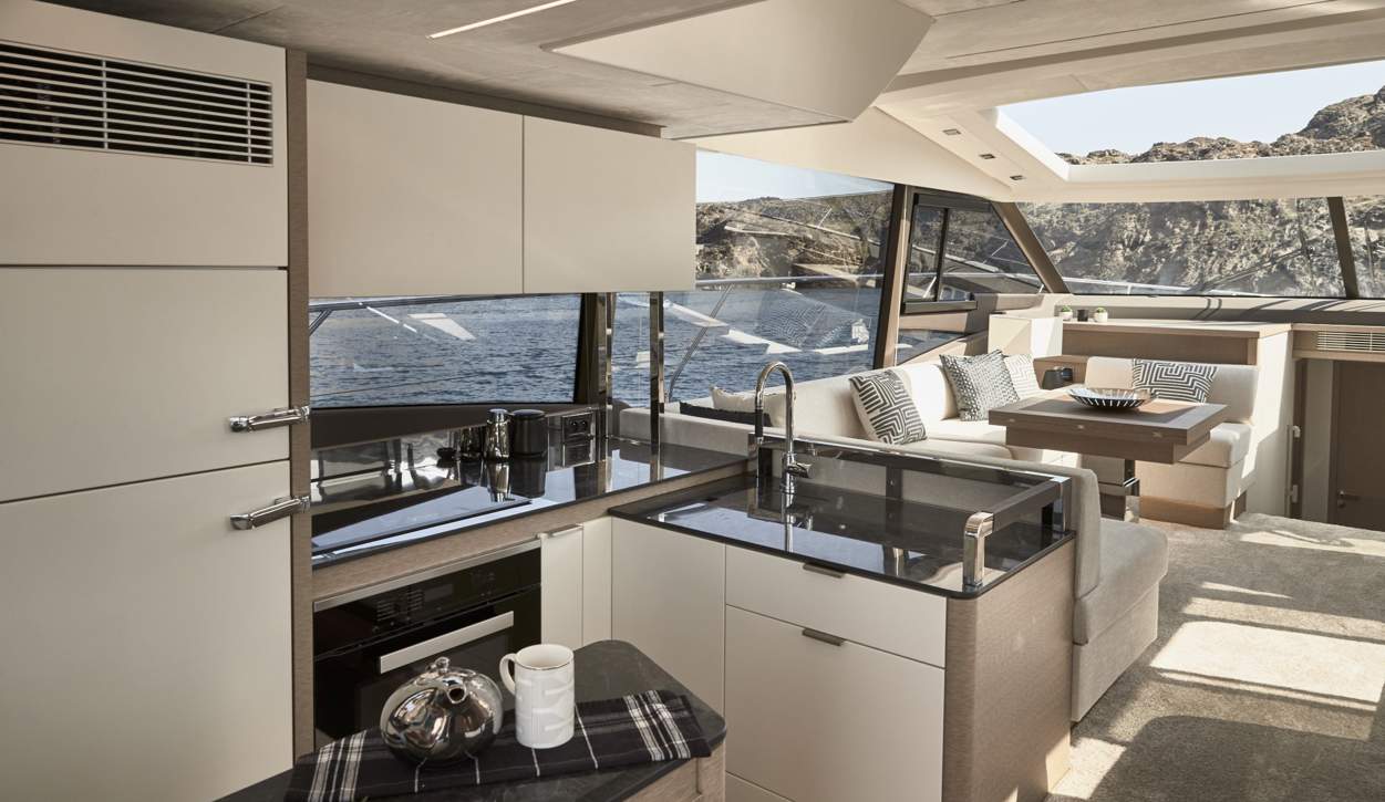 Prestige 590 S Interior - 17.JPG