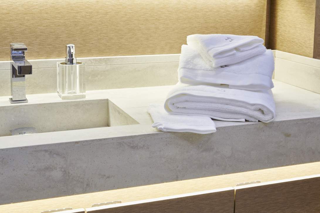 Prestige 590 Flybridge Interior - 12.JPG