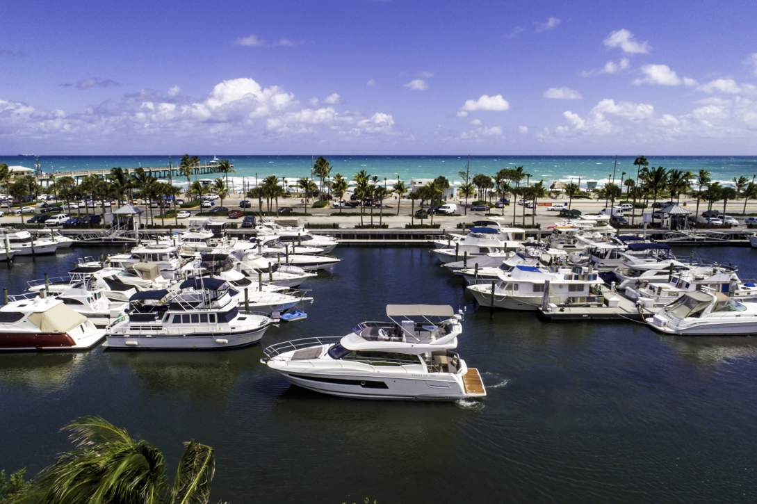 Prestige 460 Flybridge Exterior - 21.JPG