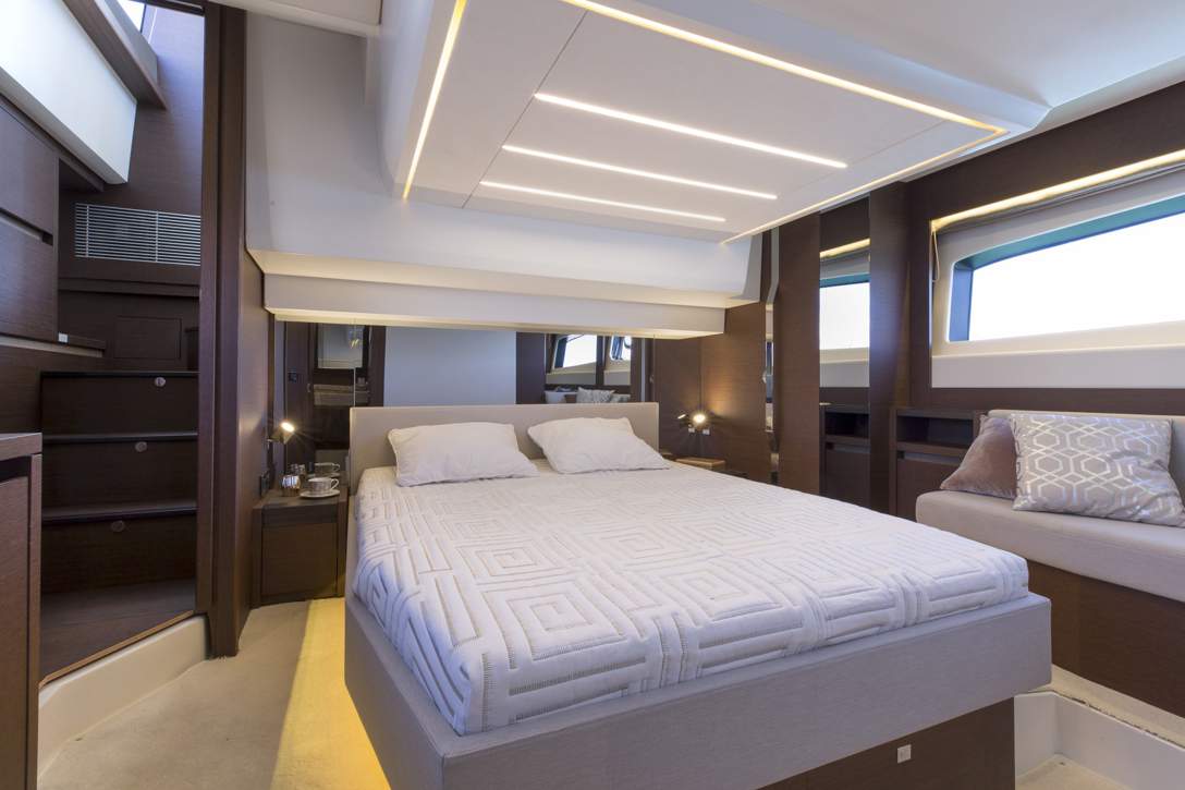 Prestige 520 Flybridge Interior - 8.JPG