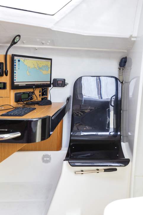 Jeanneau Sun Fast 3300 Interior - 7.jpg