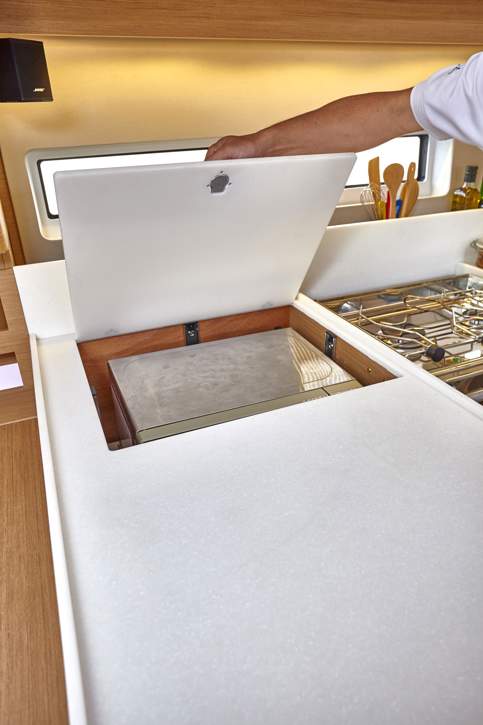 Jeanneau Sun Odyssey 440 Interior - 28.JPG