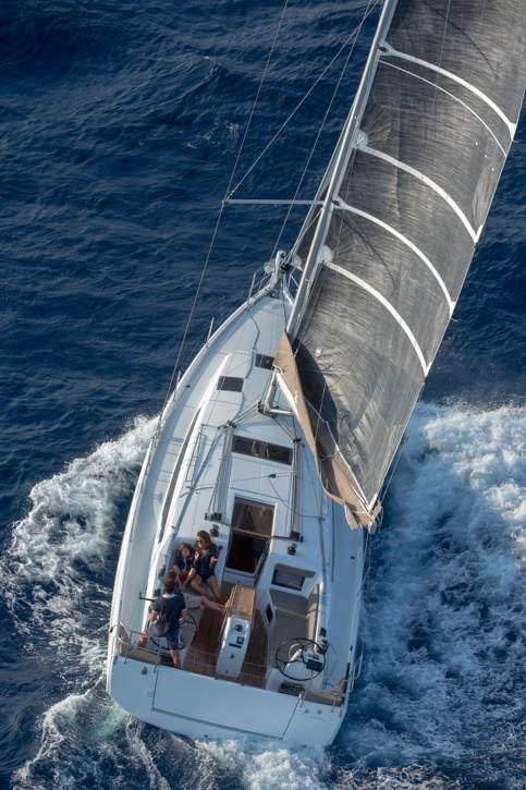 Jeanneau Sun Odyssey 410 Exterior - 23.JPG