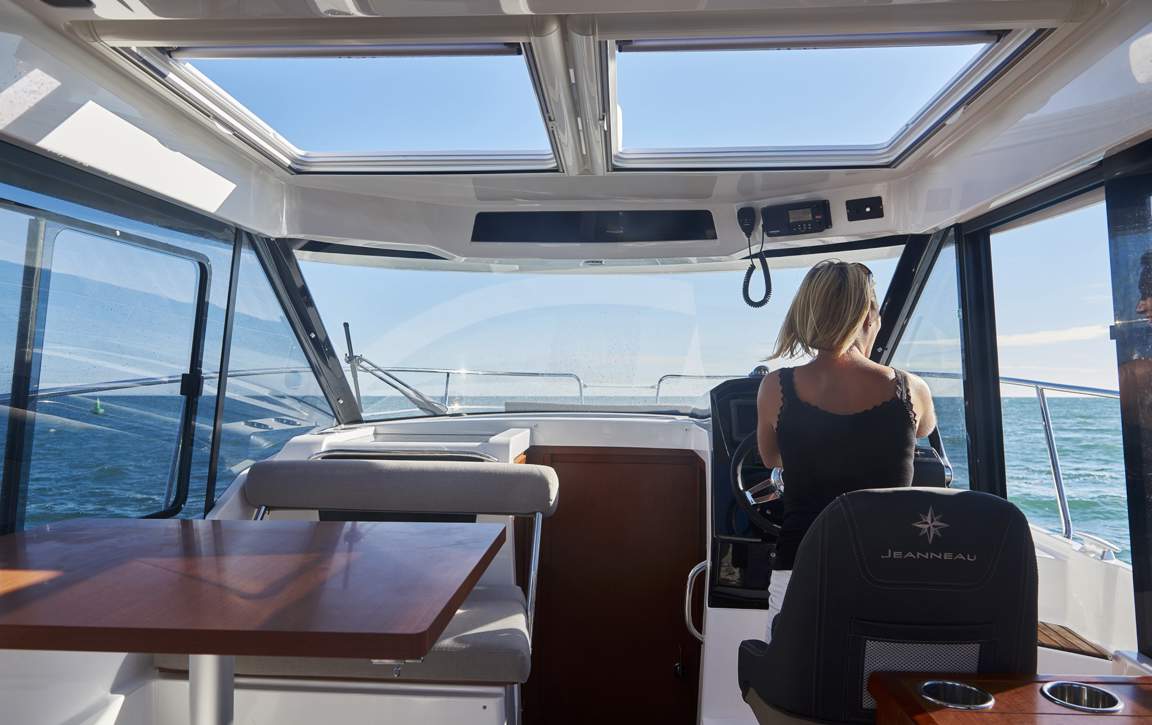 Jeanneau Merry Fisher 895 HB Interior - 14.JPG