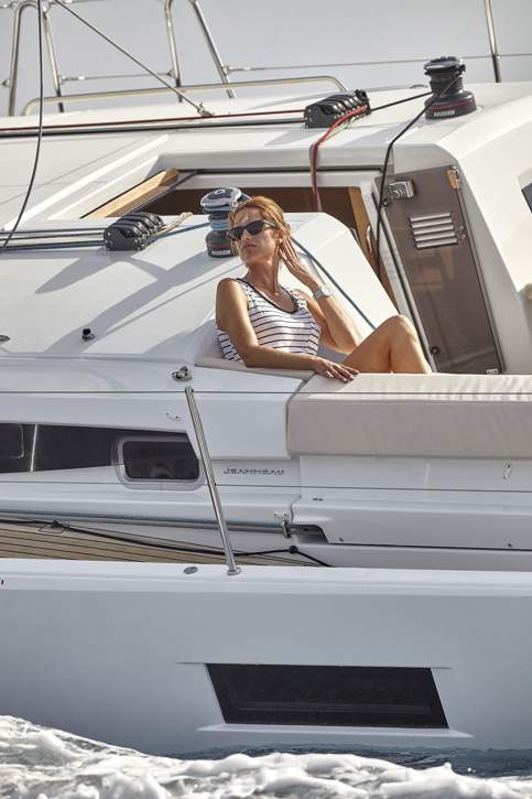 Jeanneau Sun Odyssey 490 Exterior - 18.jpg