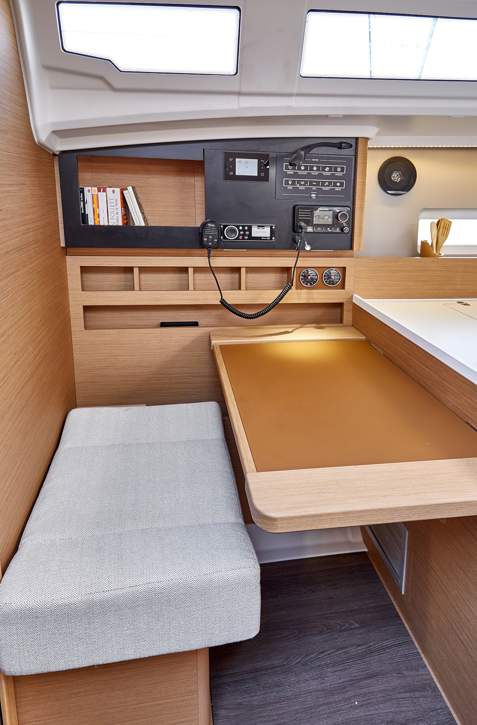 Jeanneau Sun Odyssey 410 Interior - 12.JPG