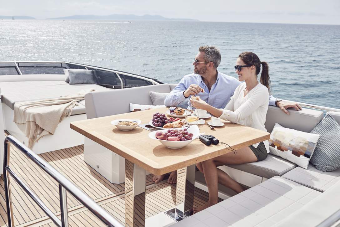 Prestige 520 Flybridge Exterior - 26.JPG