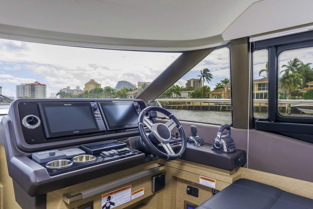 Prestige 460 Flybridge Interior - 25.JPG