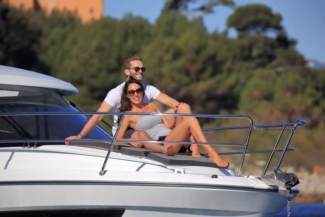 Jeanneau Merry Fisher 895 HB Exterior - 2.JPG