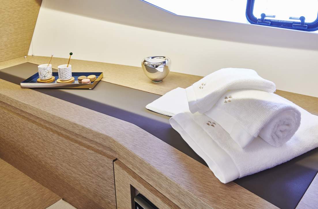 Prestige 590 Flybridge Interior - 38.JPG