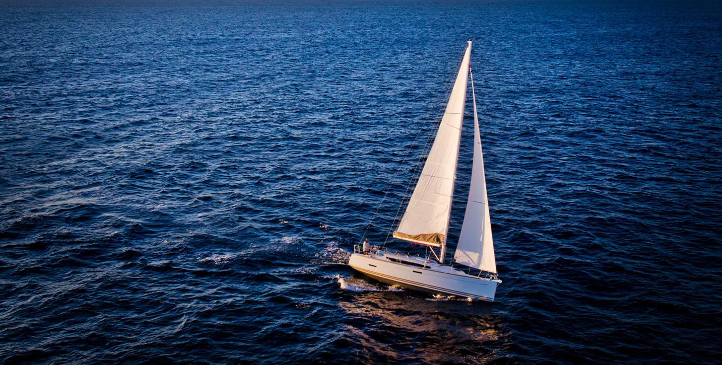 Jeanneau Sun Odyssey 389 Exterior - 14.jpg