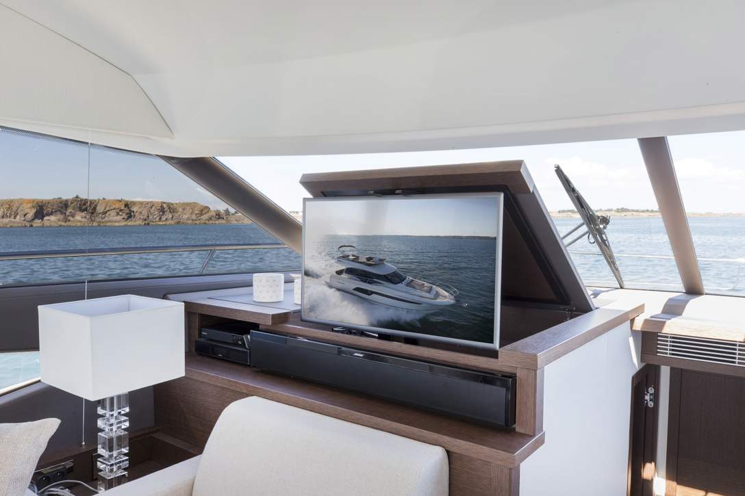 Prestige 520 Flybridge Interior - 13.JPG