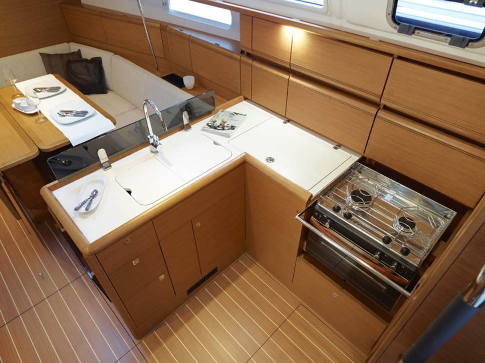 Jeanneau Sun Odyssey 389 Interior - 2.jpg