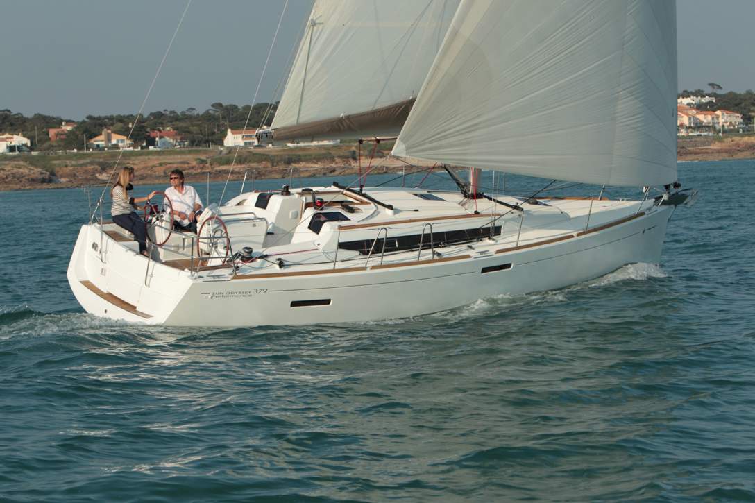 Jeanneau Sun Odyssey 389 Exterior - 5.jpg