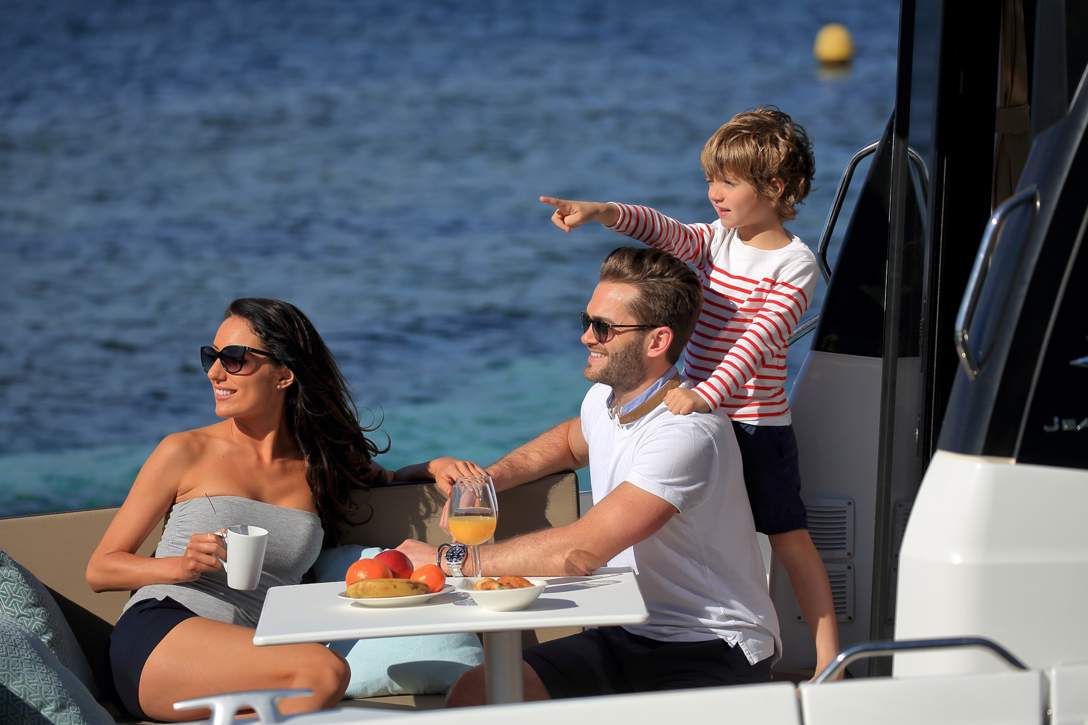 Jeanneau Merry Fisher 895 HB Exterior - 33.JPG