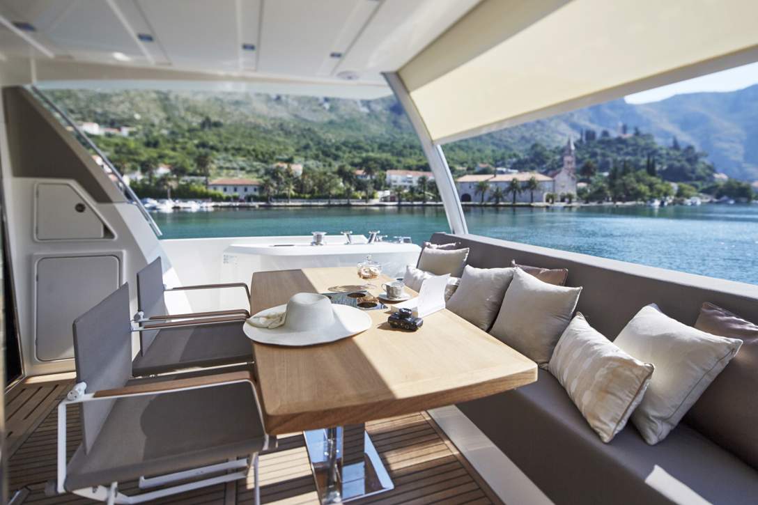 Prestige 690 Fly Interior.JPG