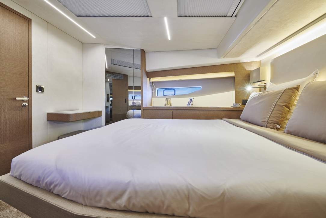 Prestige 590 Flybridge Interior - 32.JPG