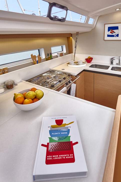 Jeanneau Sun Odyssey 440 Interior - 12.JPG