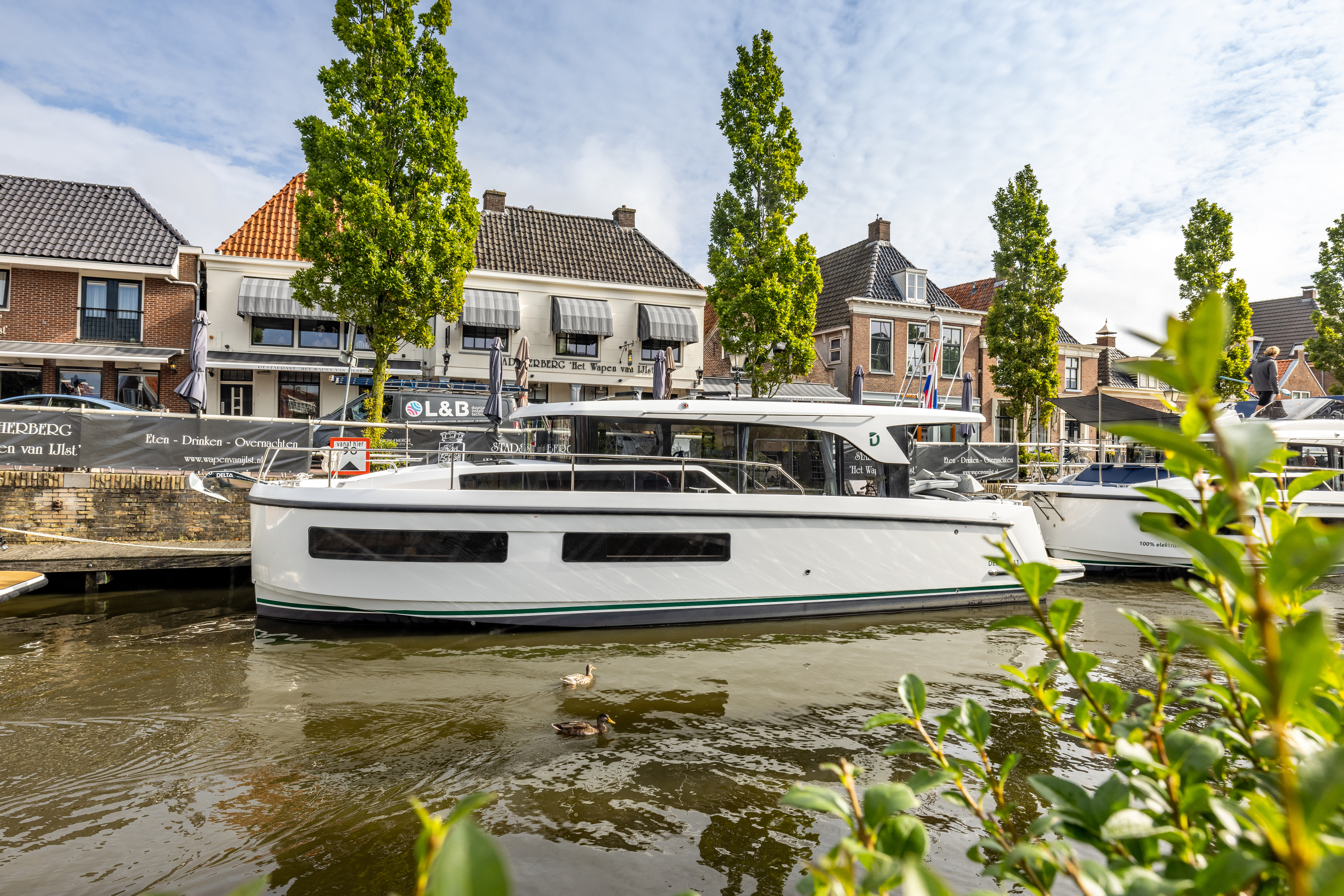 DELPHIA 11 SEDAN IMAGE EXTERIOR NETHERLANDS 2